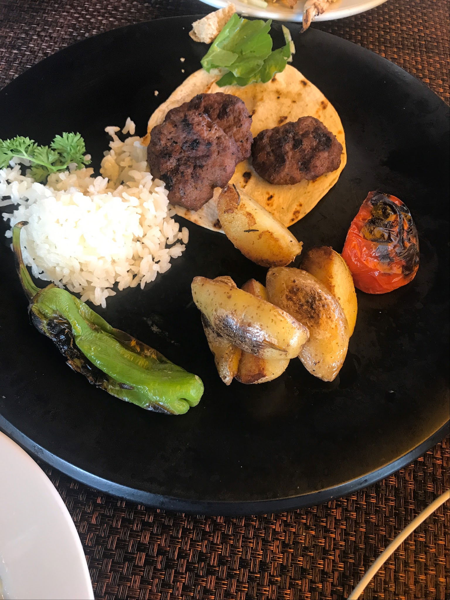 Lazilla Cafe & Restaurant