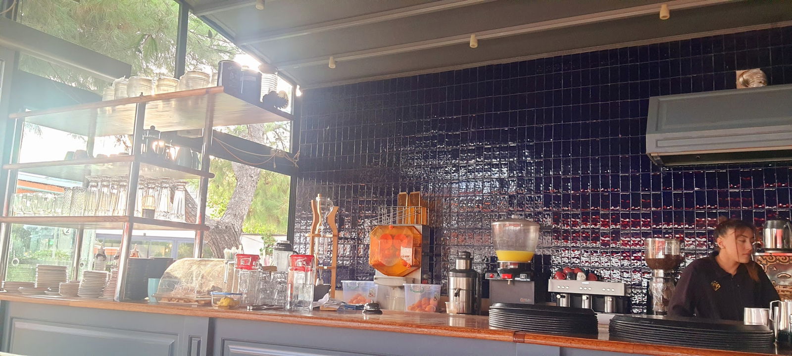 Lazilla Cafe & Restaurant