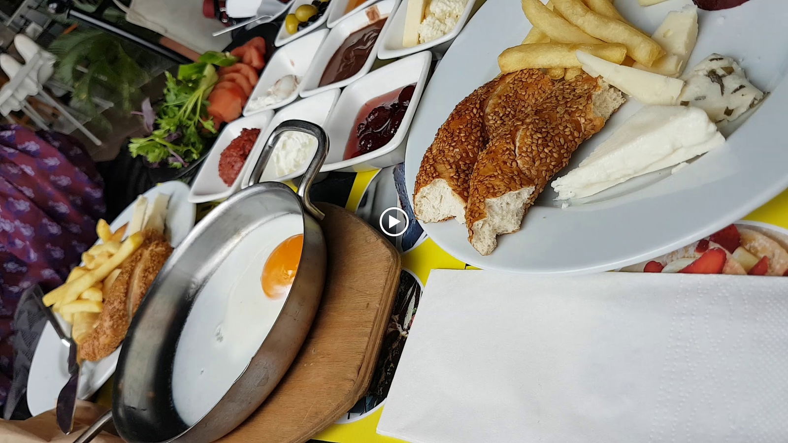 Lazilla Cafe & Restaurant