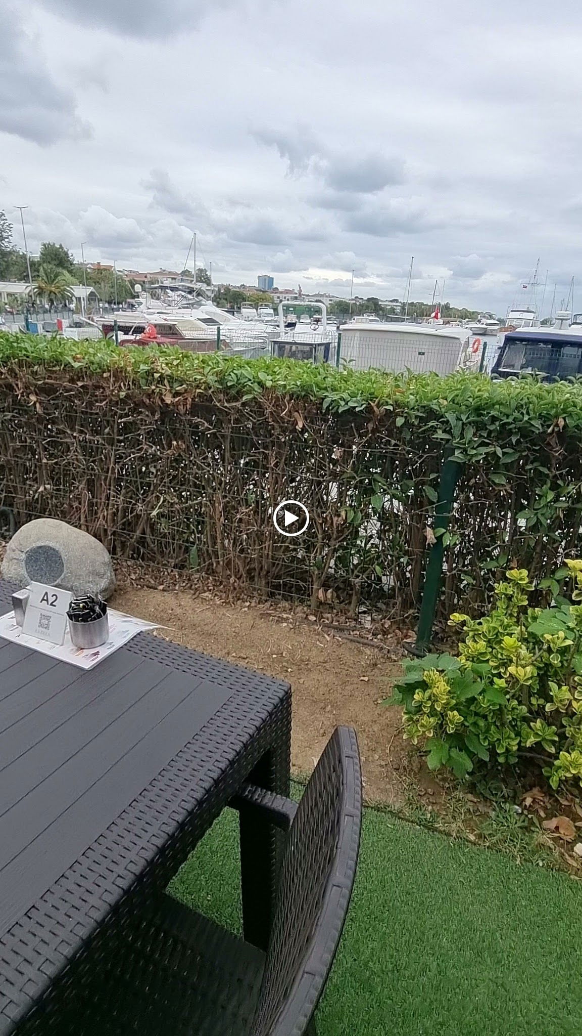 Lazilla Cafe & Restaurant