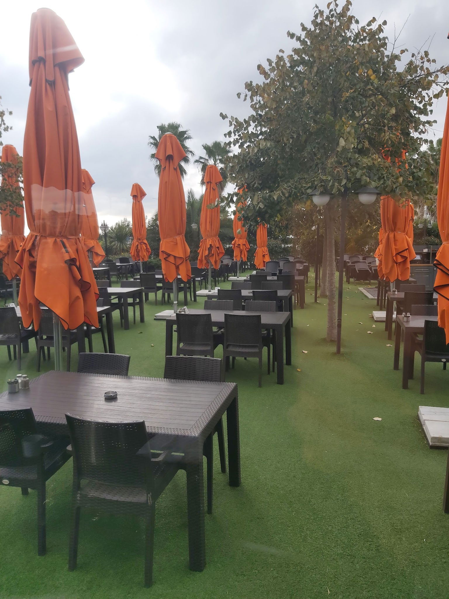 Lazilla Cafe & Restaurant