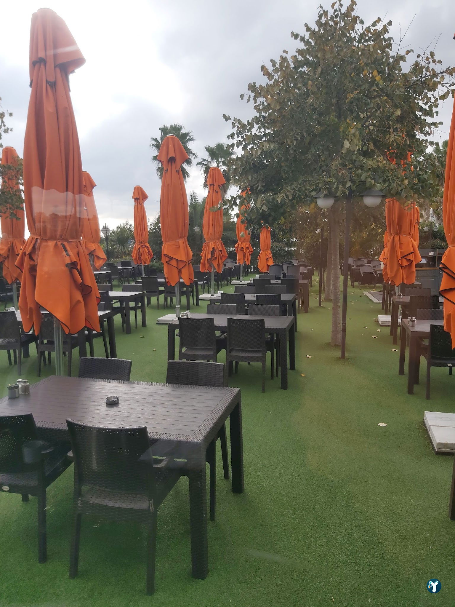Lazilla Cafe & Restaurant