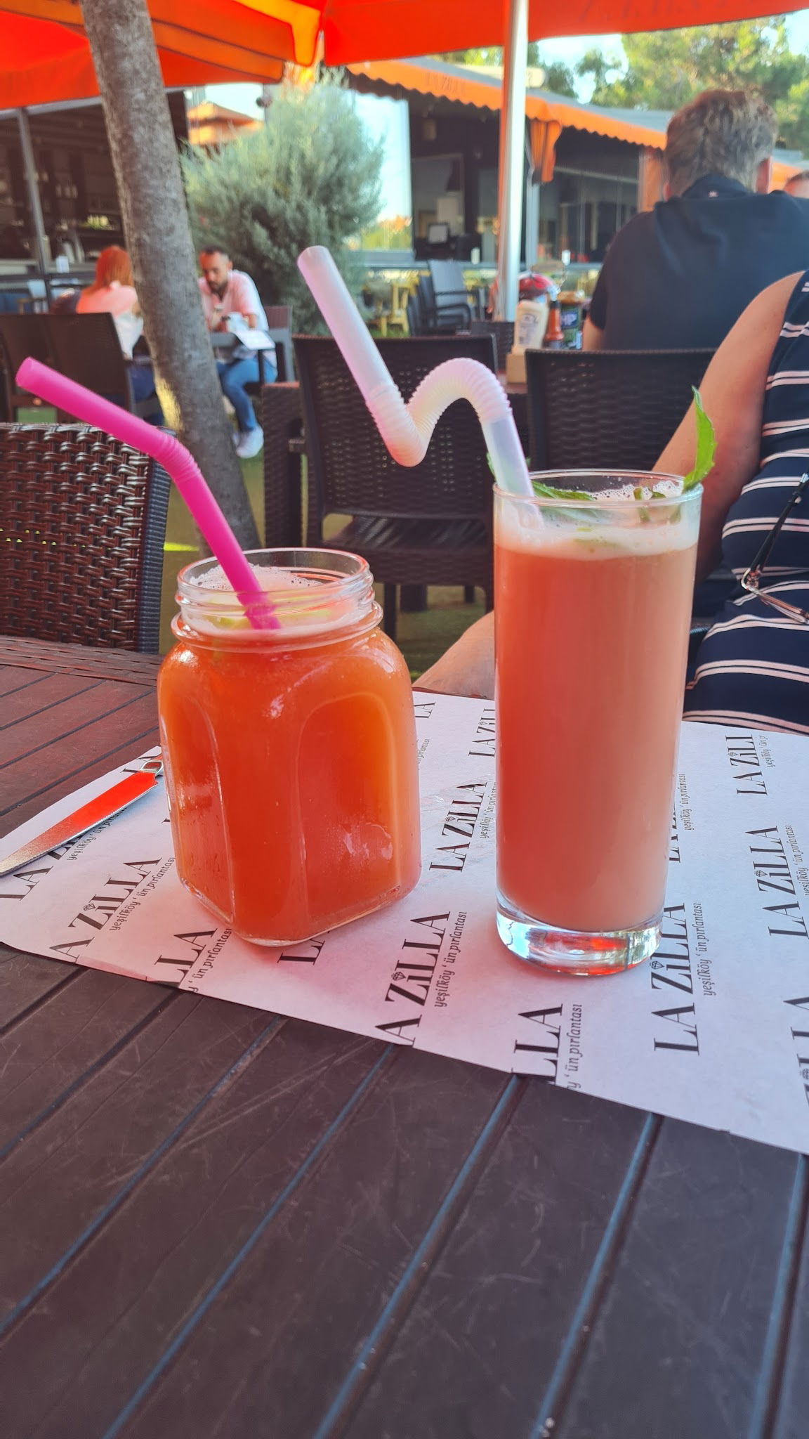 Lazilla Cafe & Restaurant