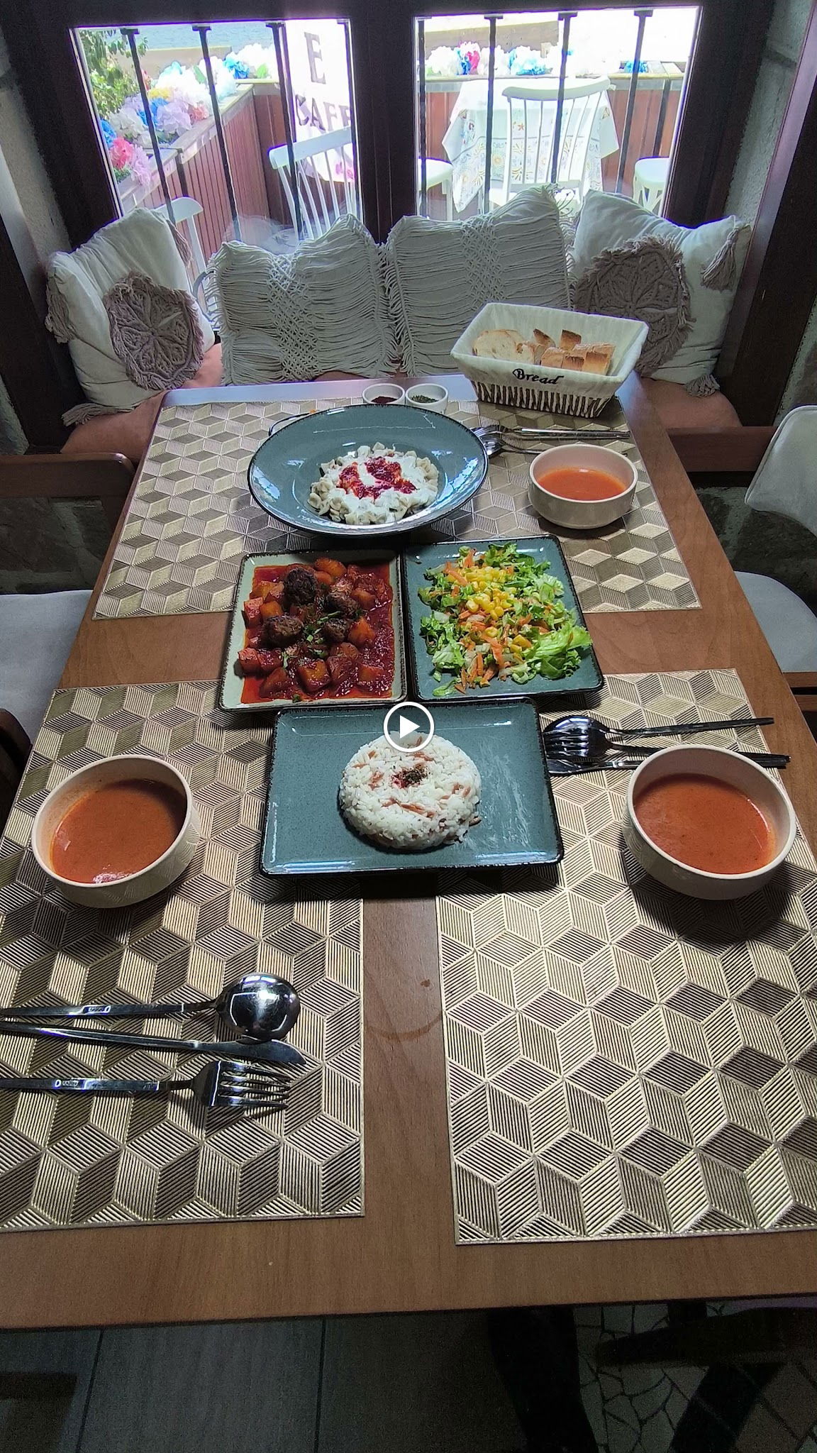 Gülümse Atölye & Cafe