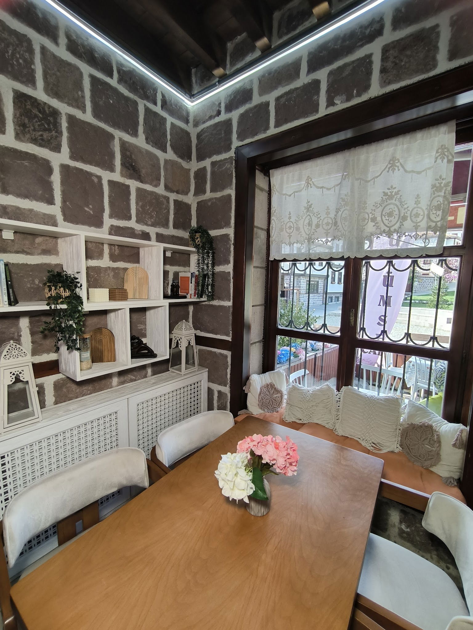 Gülümse Atölye & Cafe