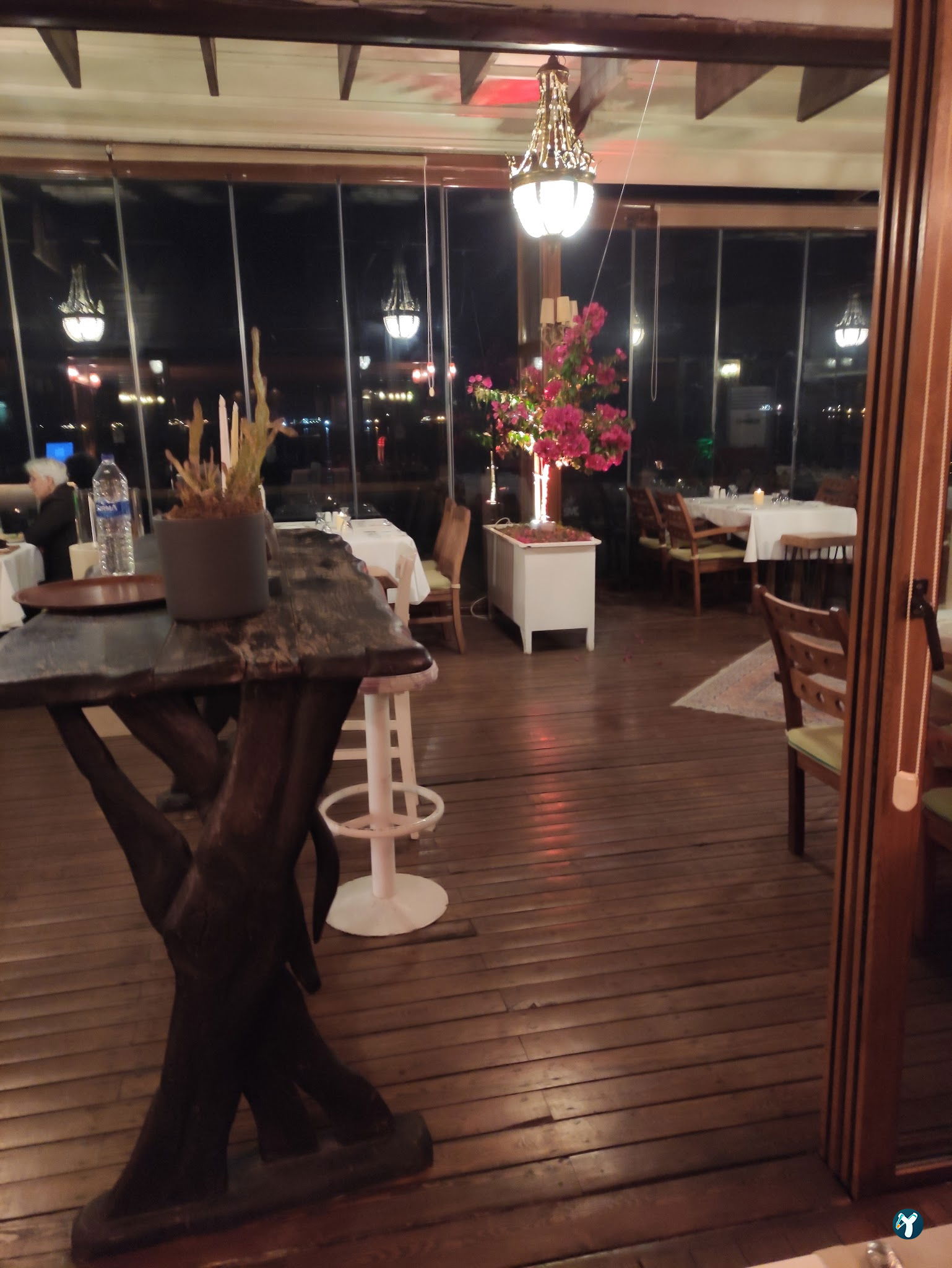 Smc Cafe & Bar