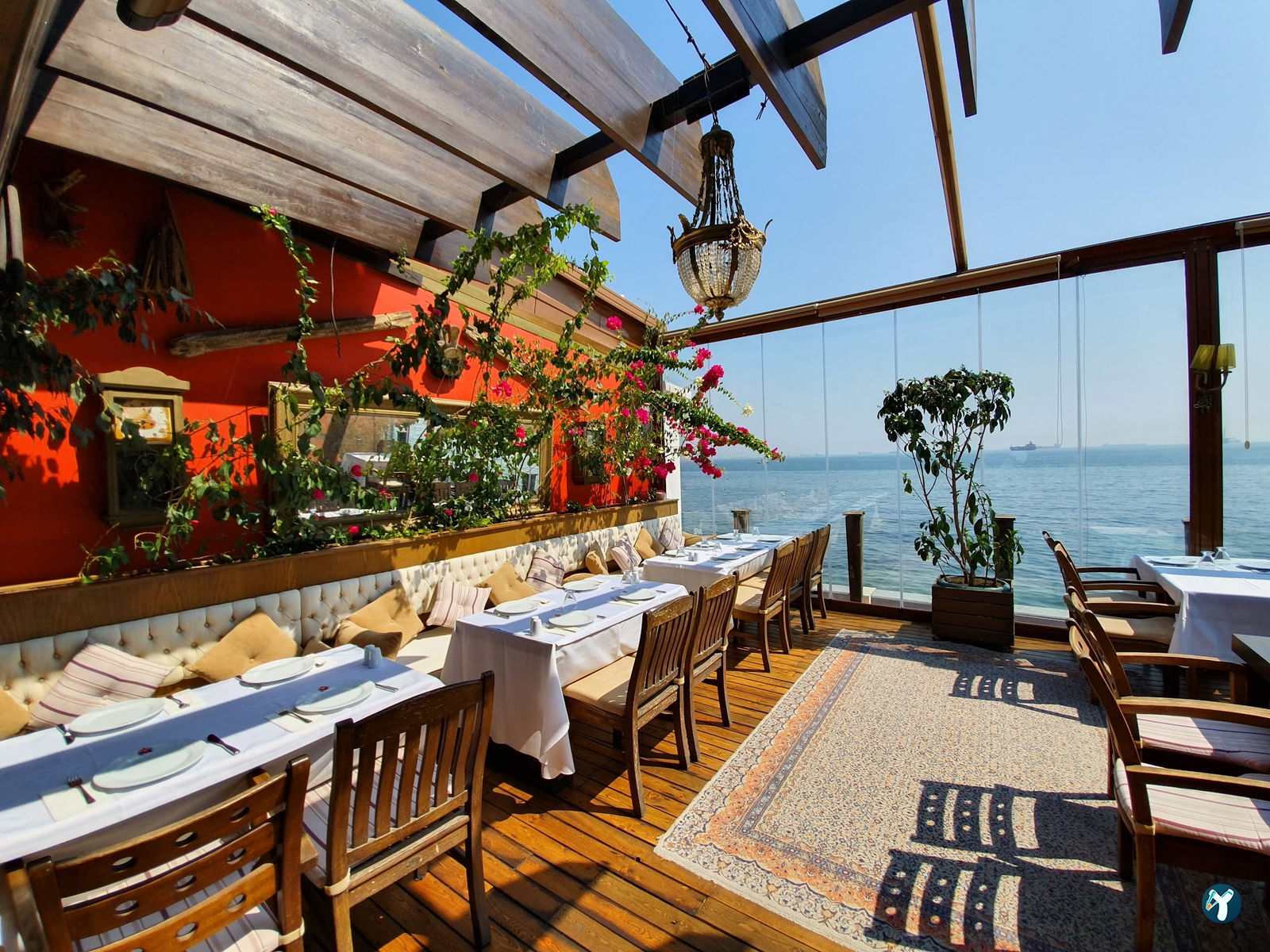 Smc Cafe & Bar