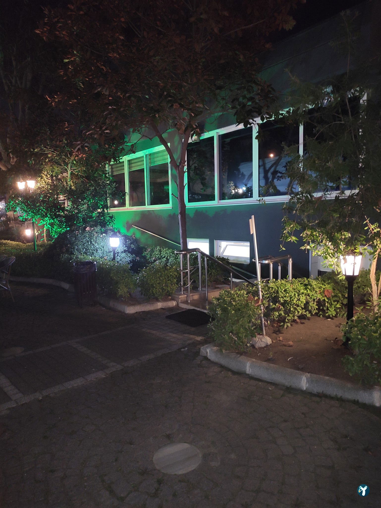 Smc Cafe & Bar