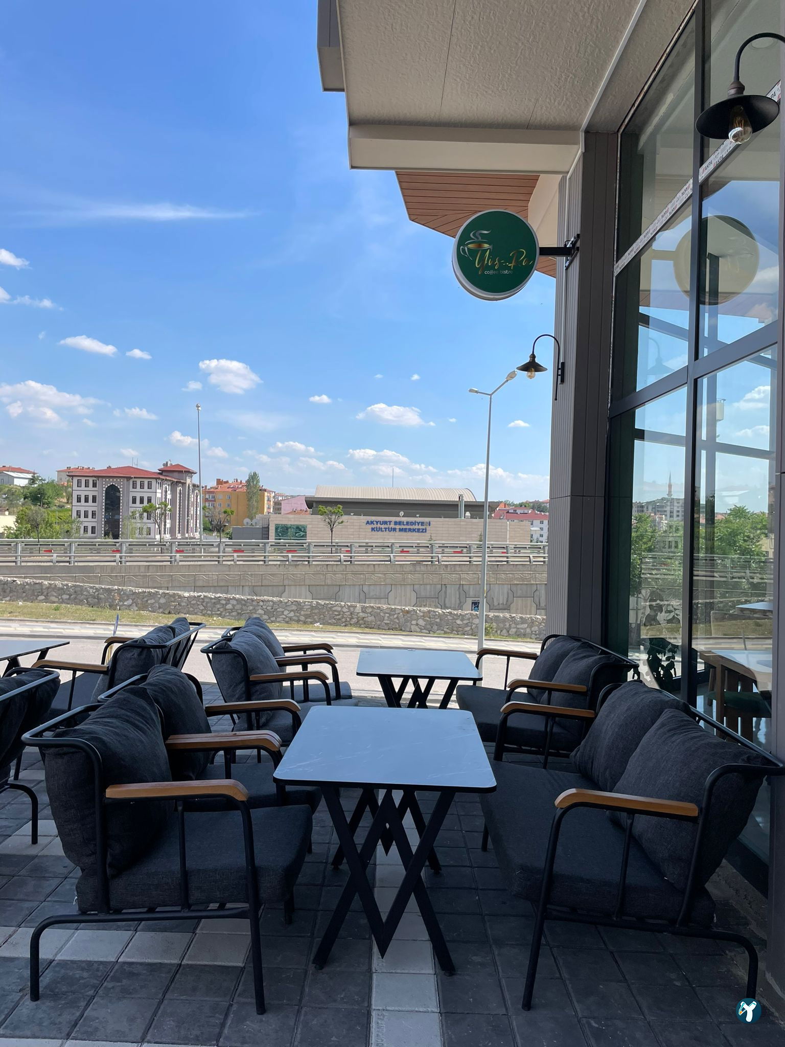 Yüs-Ra Coffee Bistro