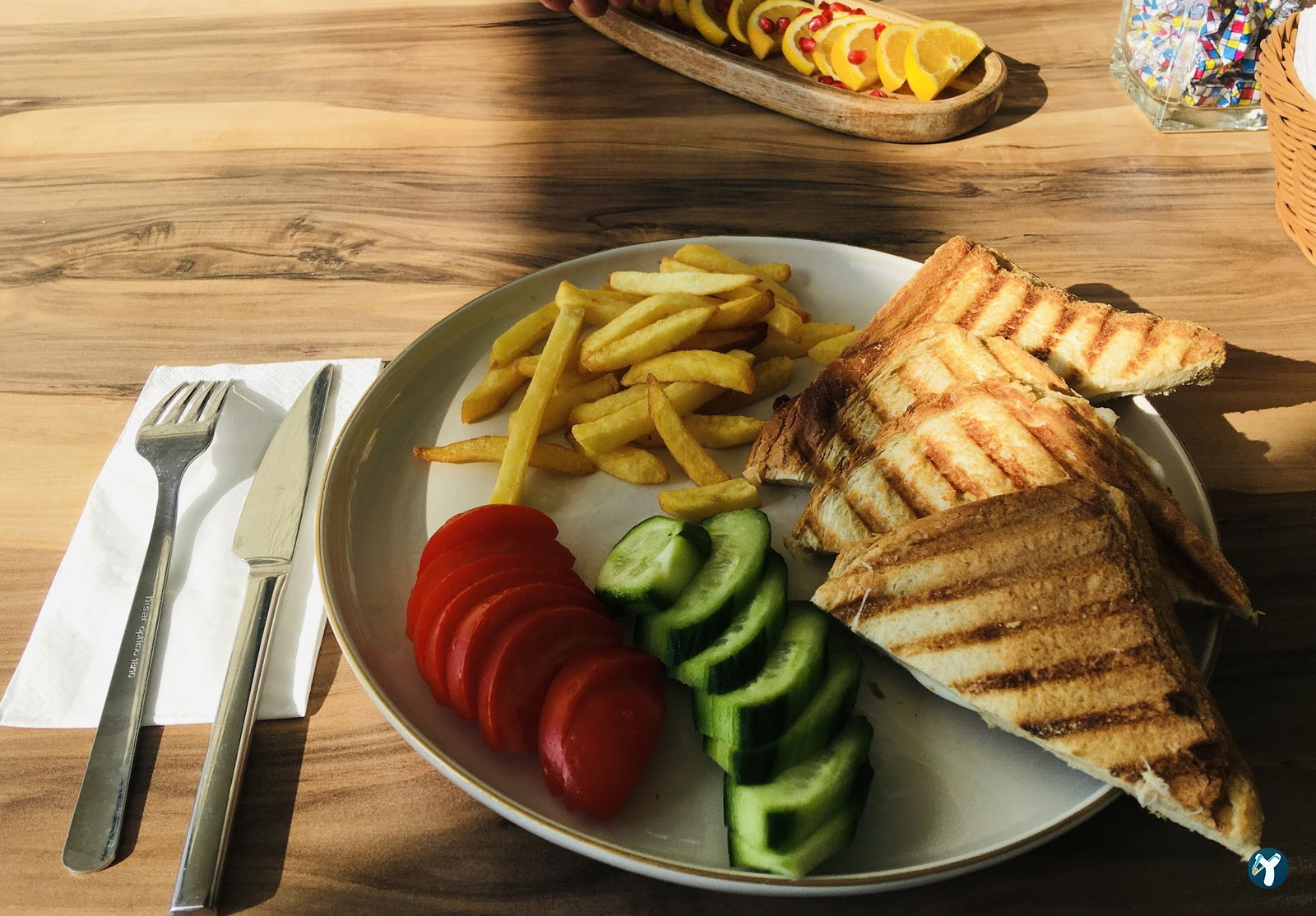 Yüs-Ra Coffee Bistro