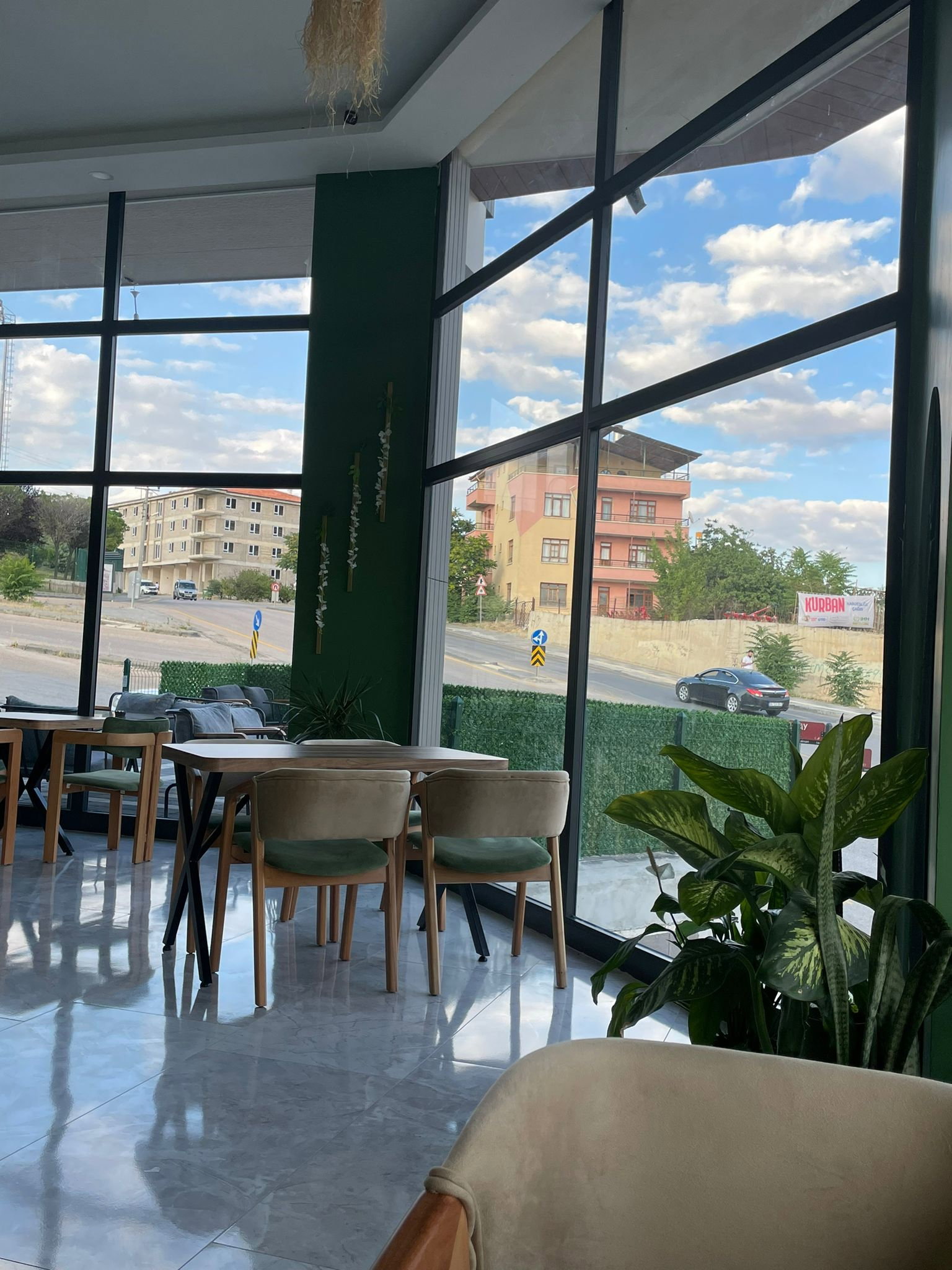 Yüs-Ra Coffee Bistro