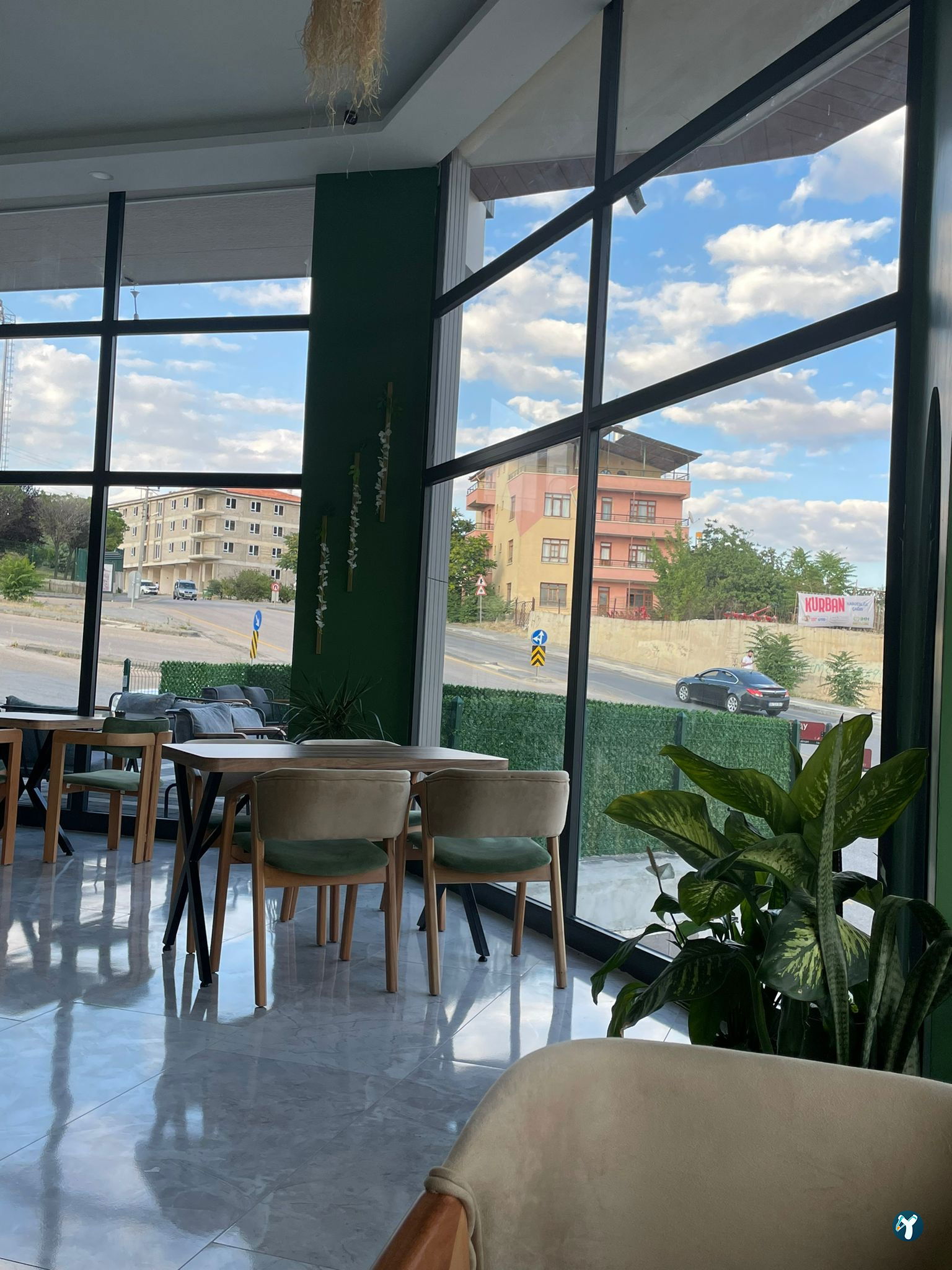 Yüs-Ra Coffee Bistro