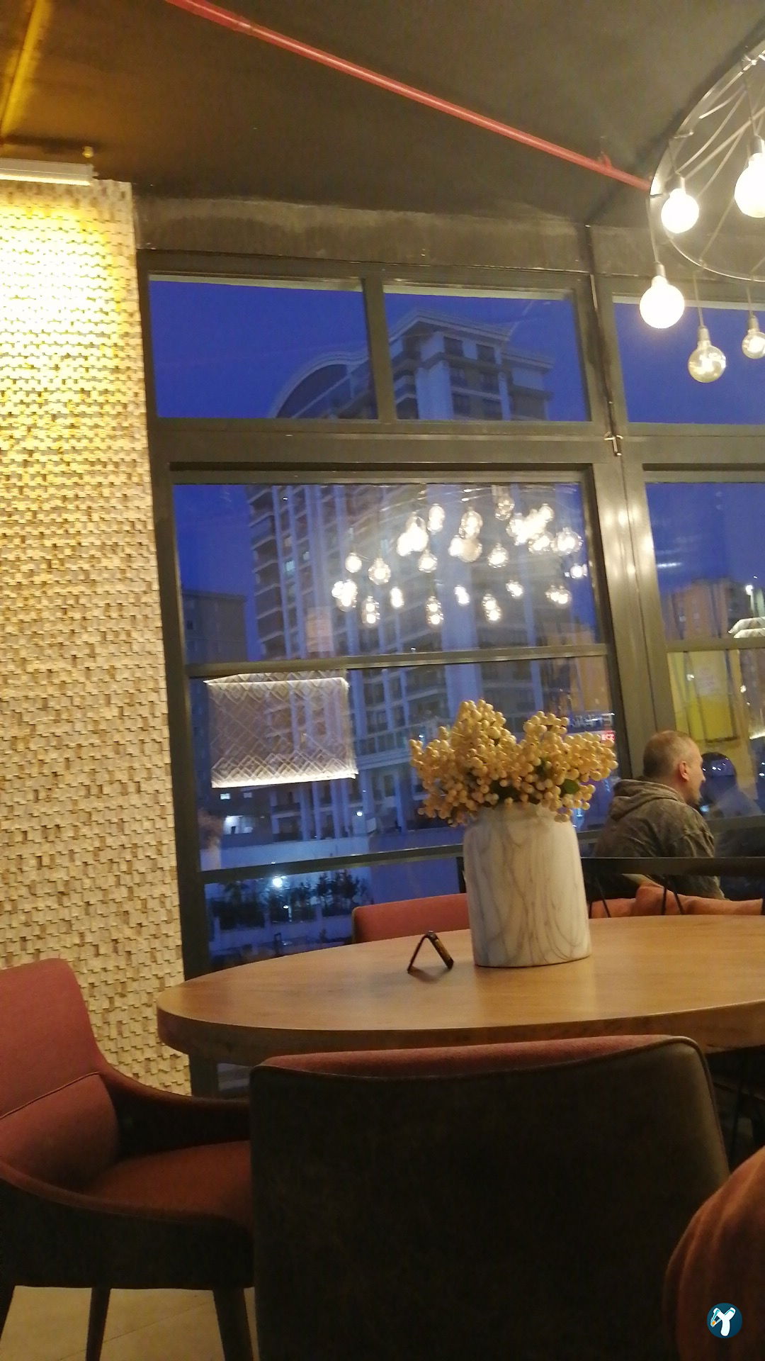 Queen Lounge