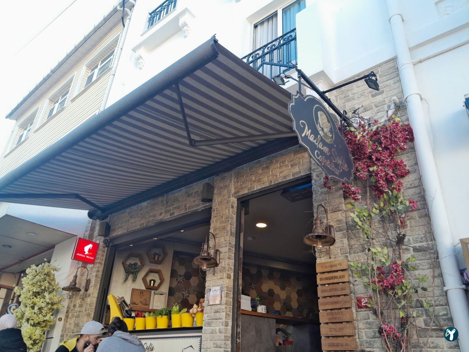 Madam Sofia Cafe & Bar