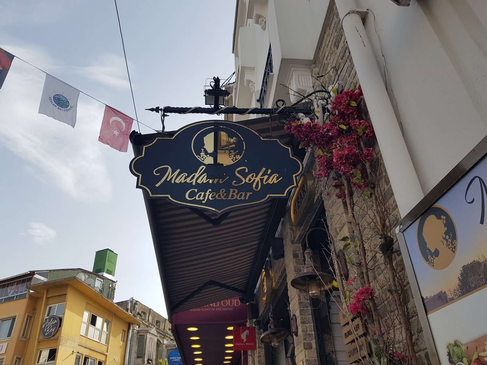 Madam Sofia Cafe & Bar