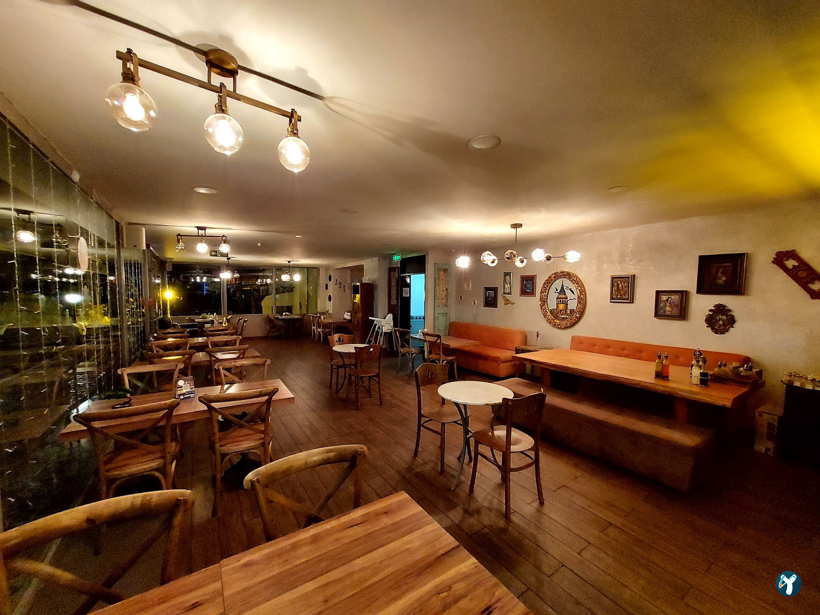 Madam Sofia Cafe & Bar