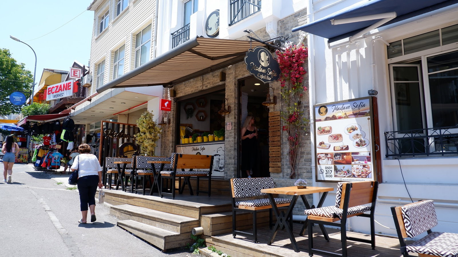 Madam Sofia Cafe & Bar