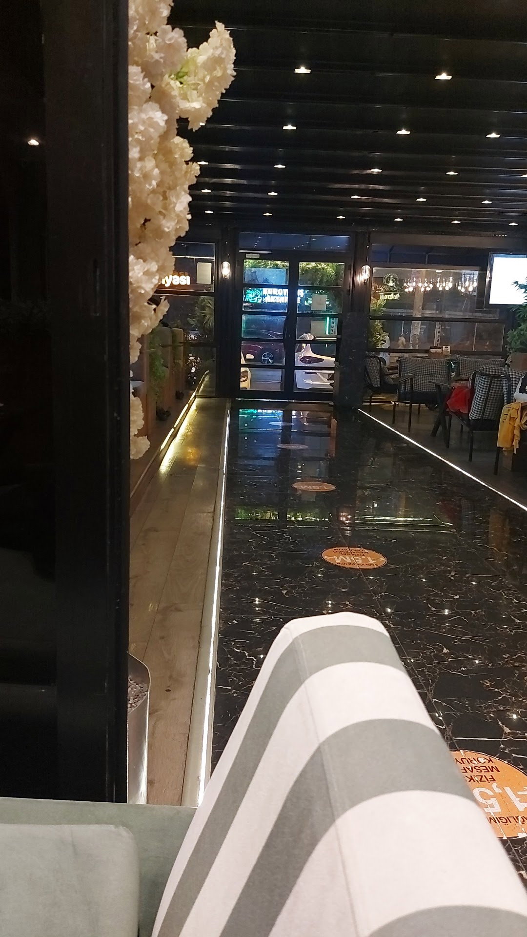 Dubai Cafe Restaurant