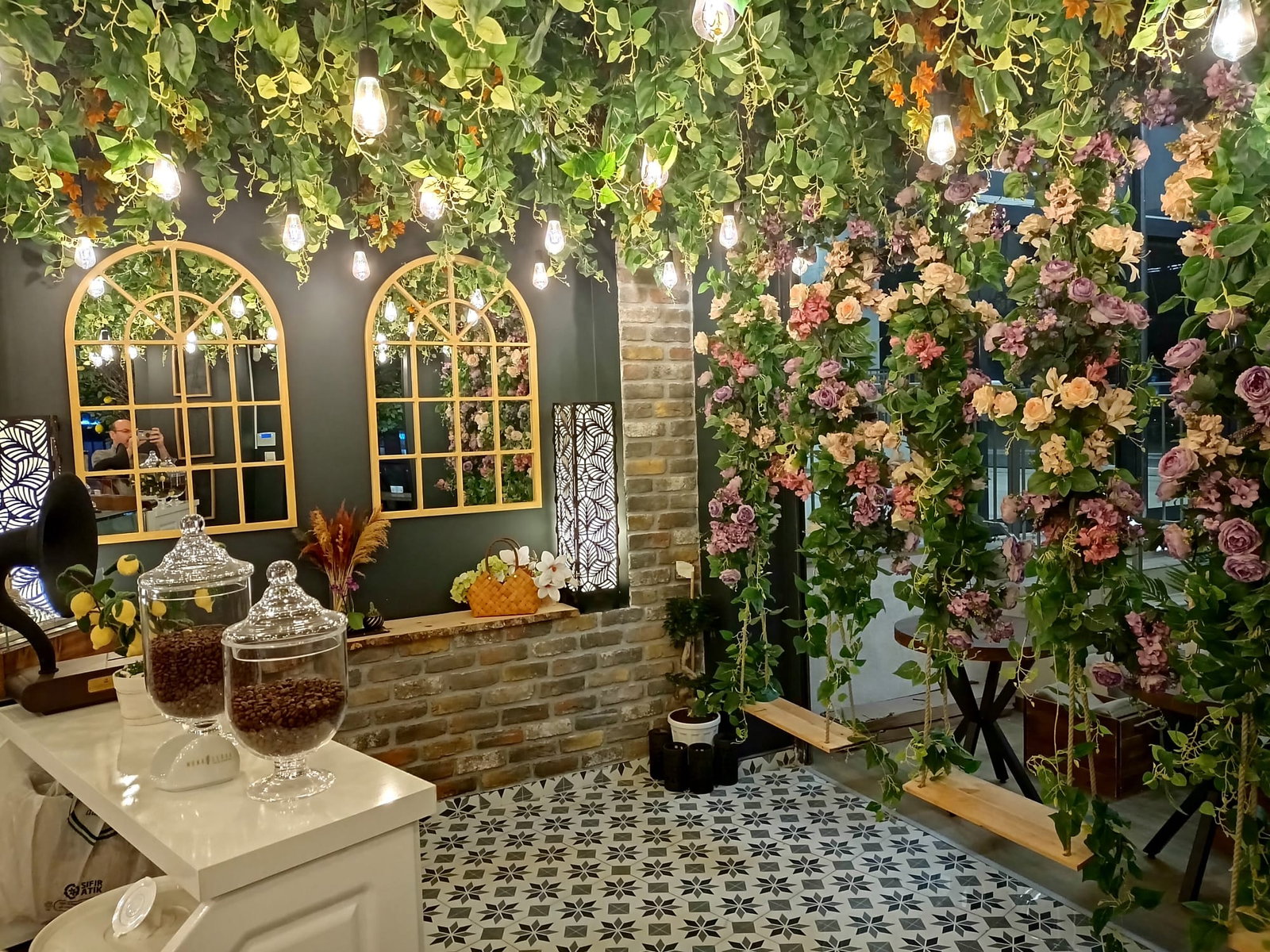 Mona Seraa Başakşehir