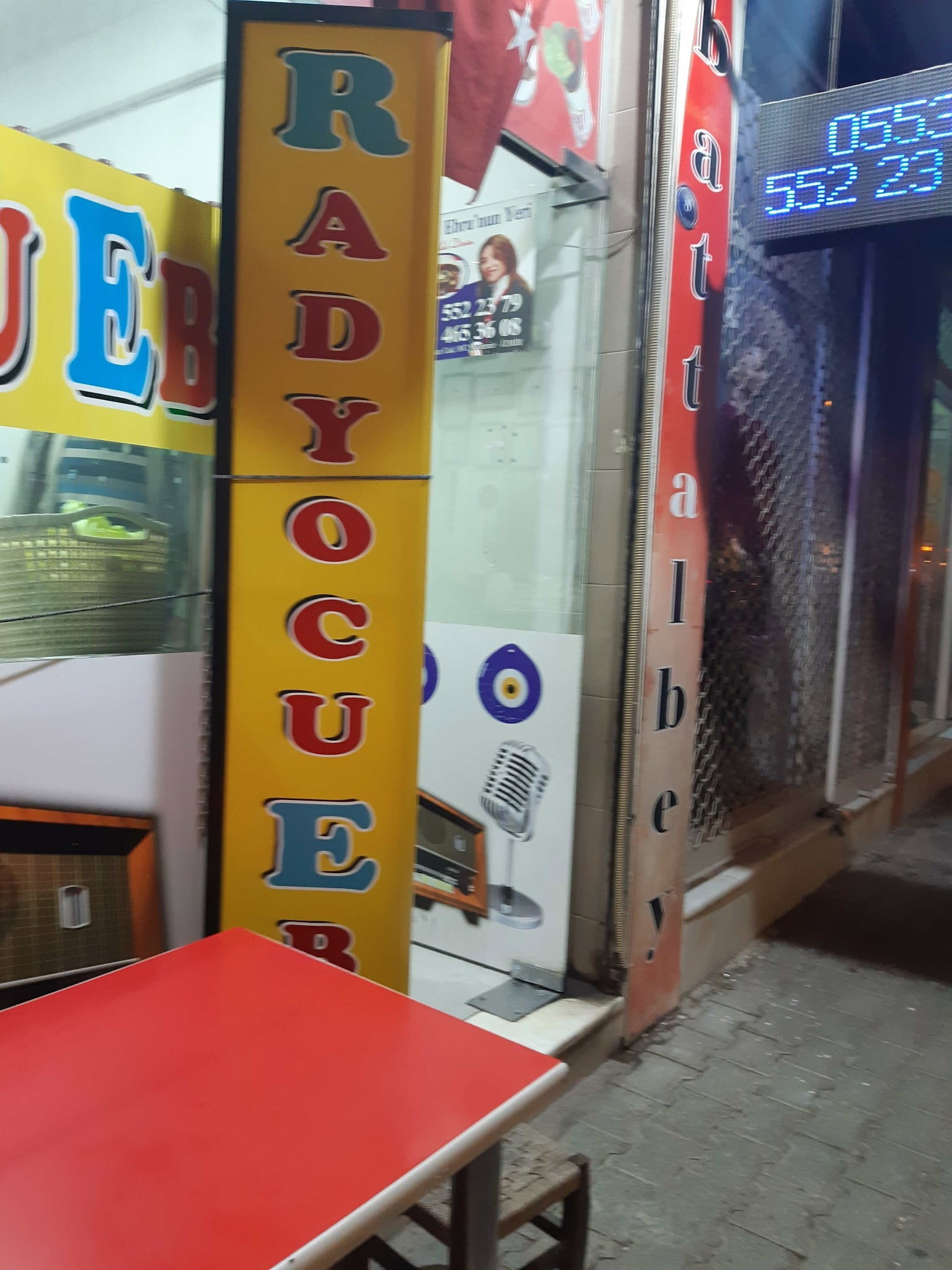 Radyocu Ebru,Nun Yeri