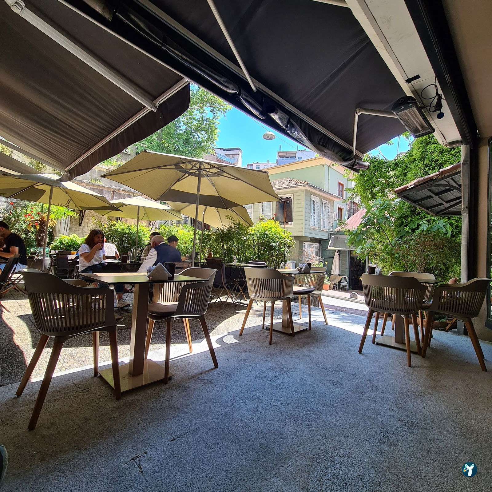 Faik Pasha Cafe, Brasserie, Patisserie