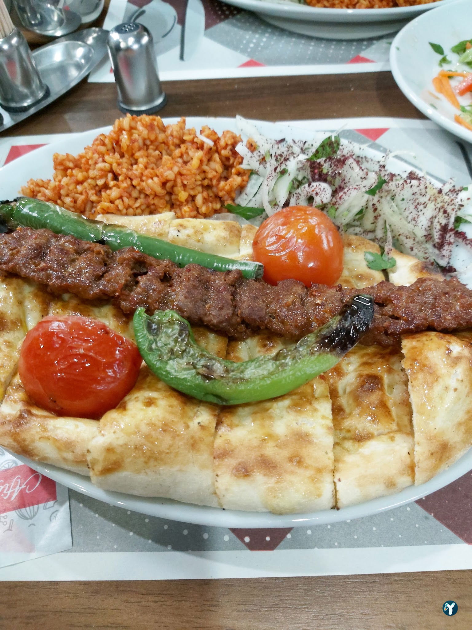 Kardeşler Pi̇de Salonu