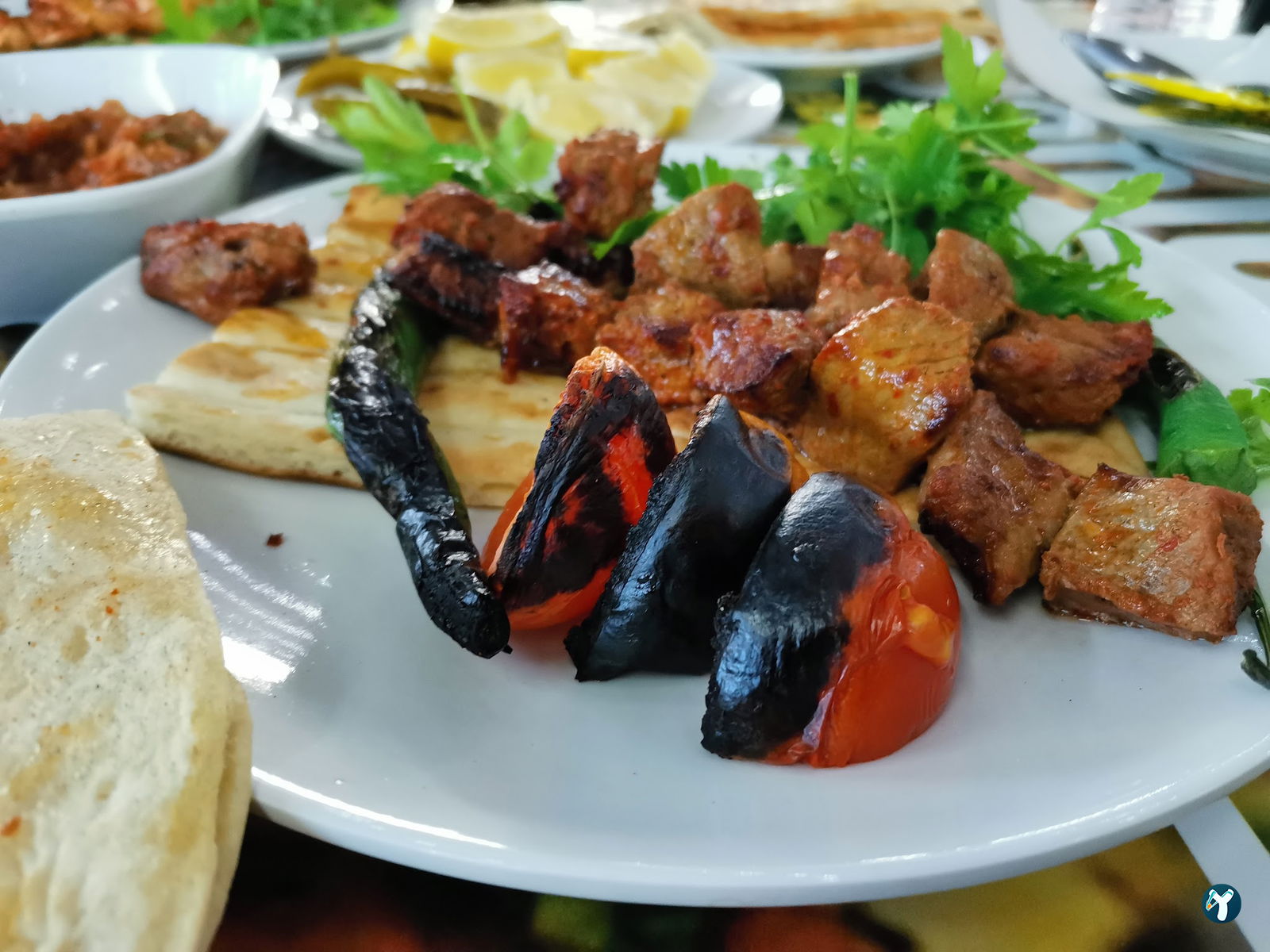 Gönlübol Kebap Lahmacun Salonu