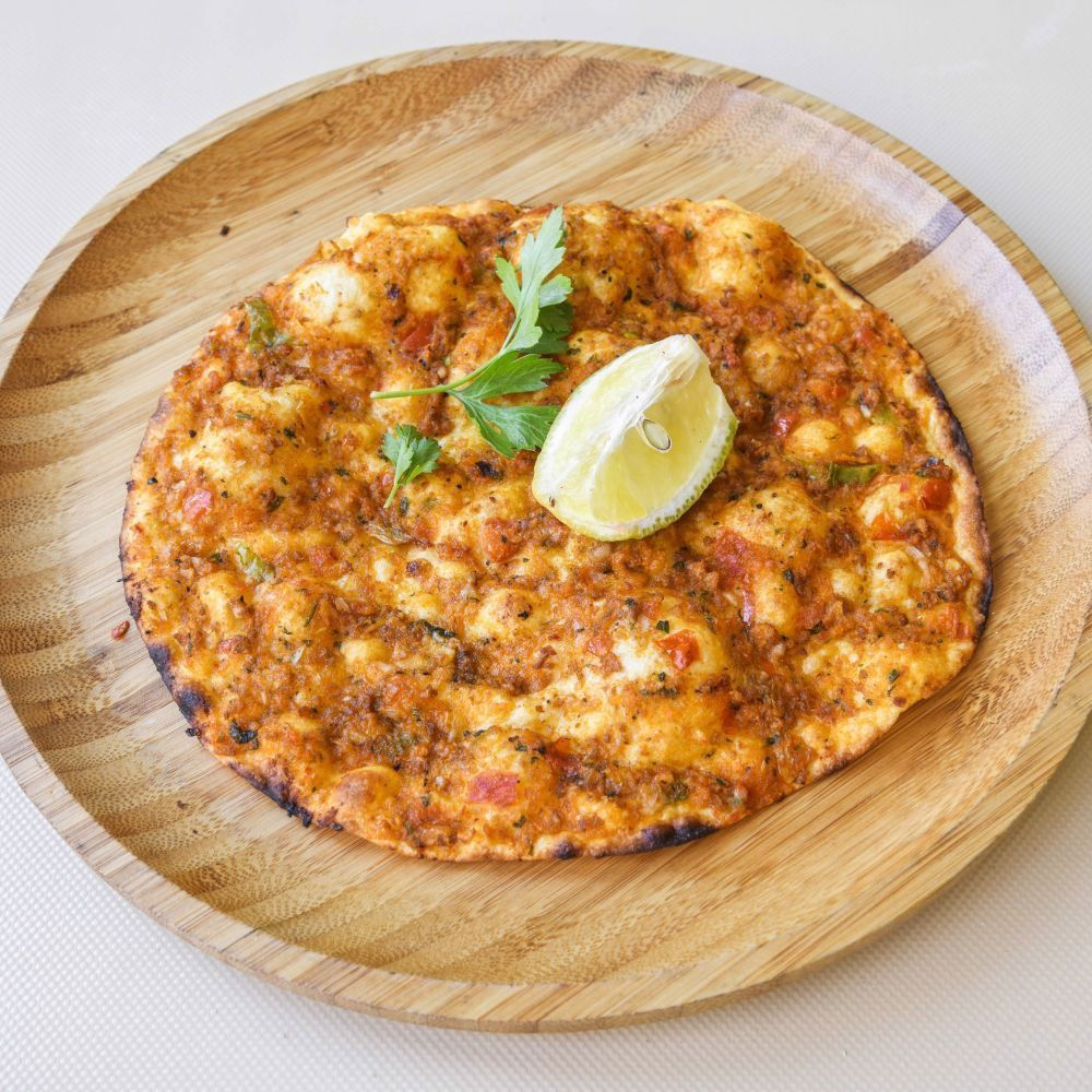 Kuşbaşı Kaşarlı Fındık Lahmacun