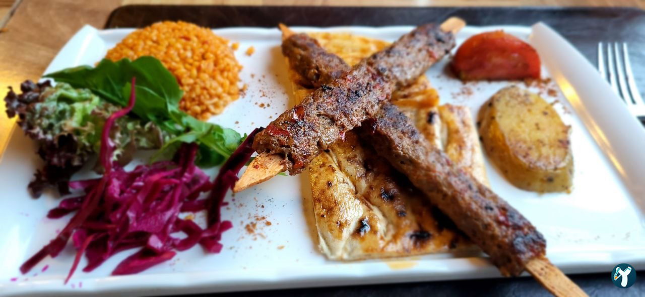 Casa De Madera Restaurant