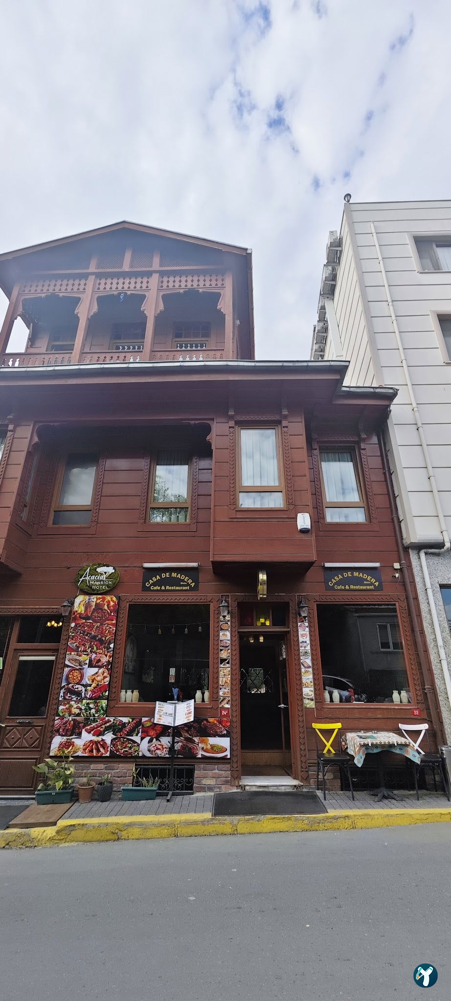 Casa De Madera Restaurant