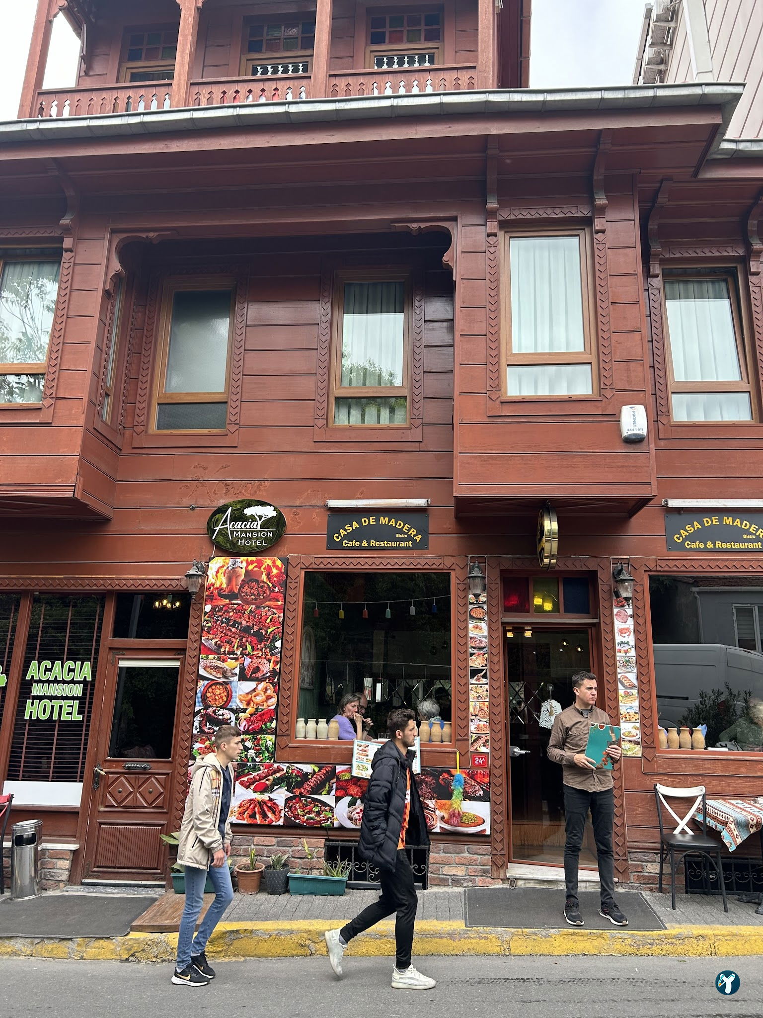 Casa De Madera Restaurant