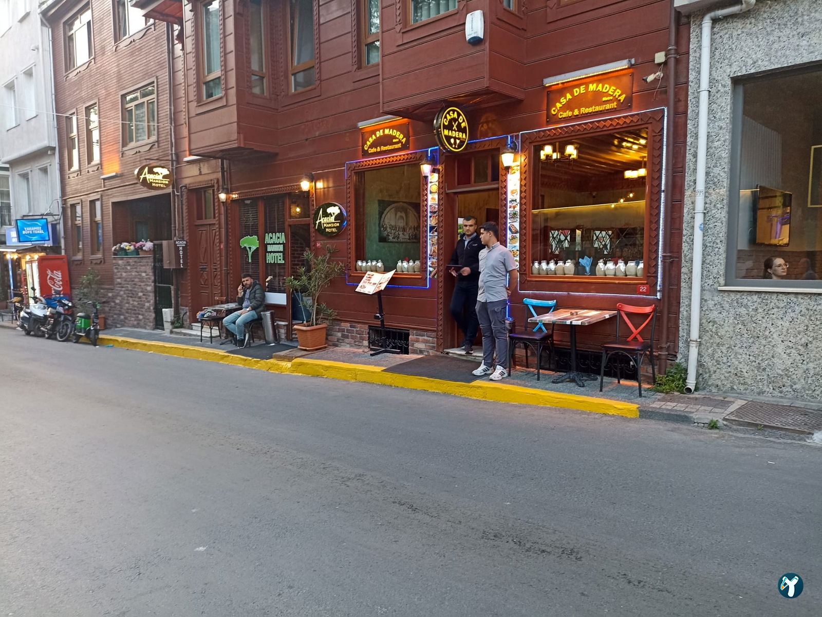 Casa De Madera Restaurant
