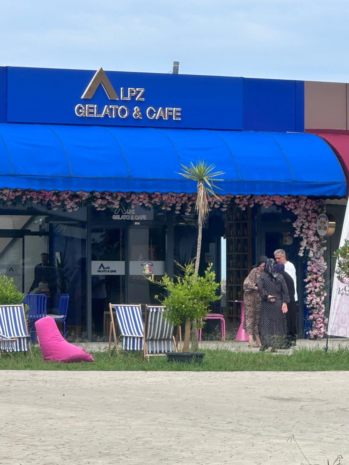 Alpz Gelato & Cafe