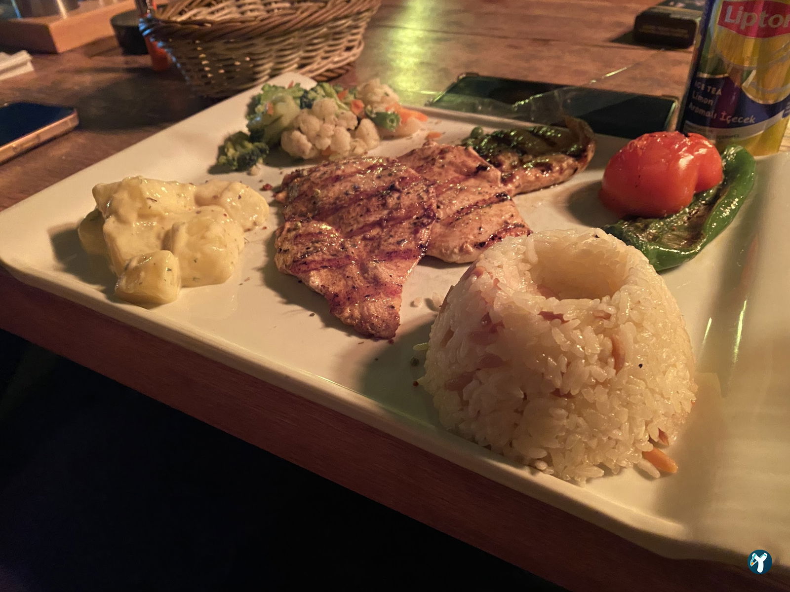 Flz Cafe & Restaurant