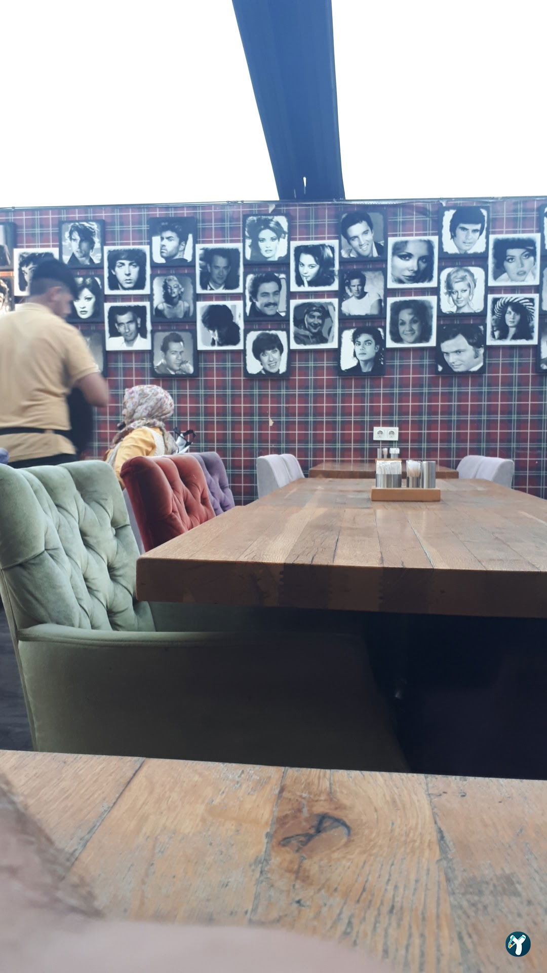 Flz Cafe & Restaurant