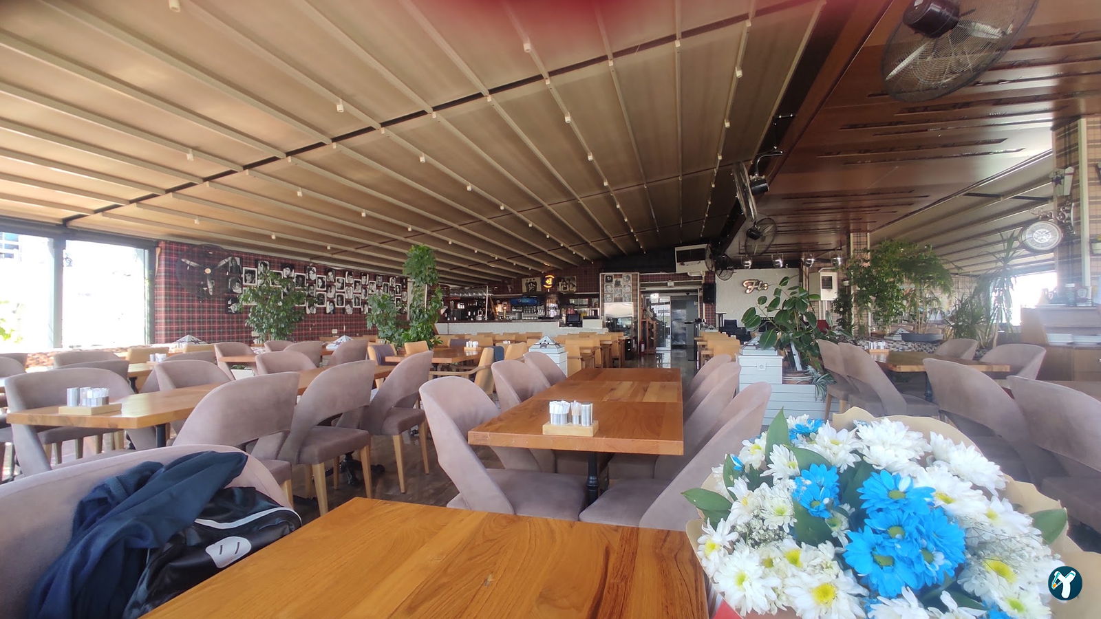 Flz Cafe & Restaurant