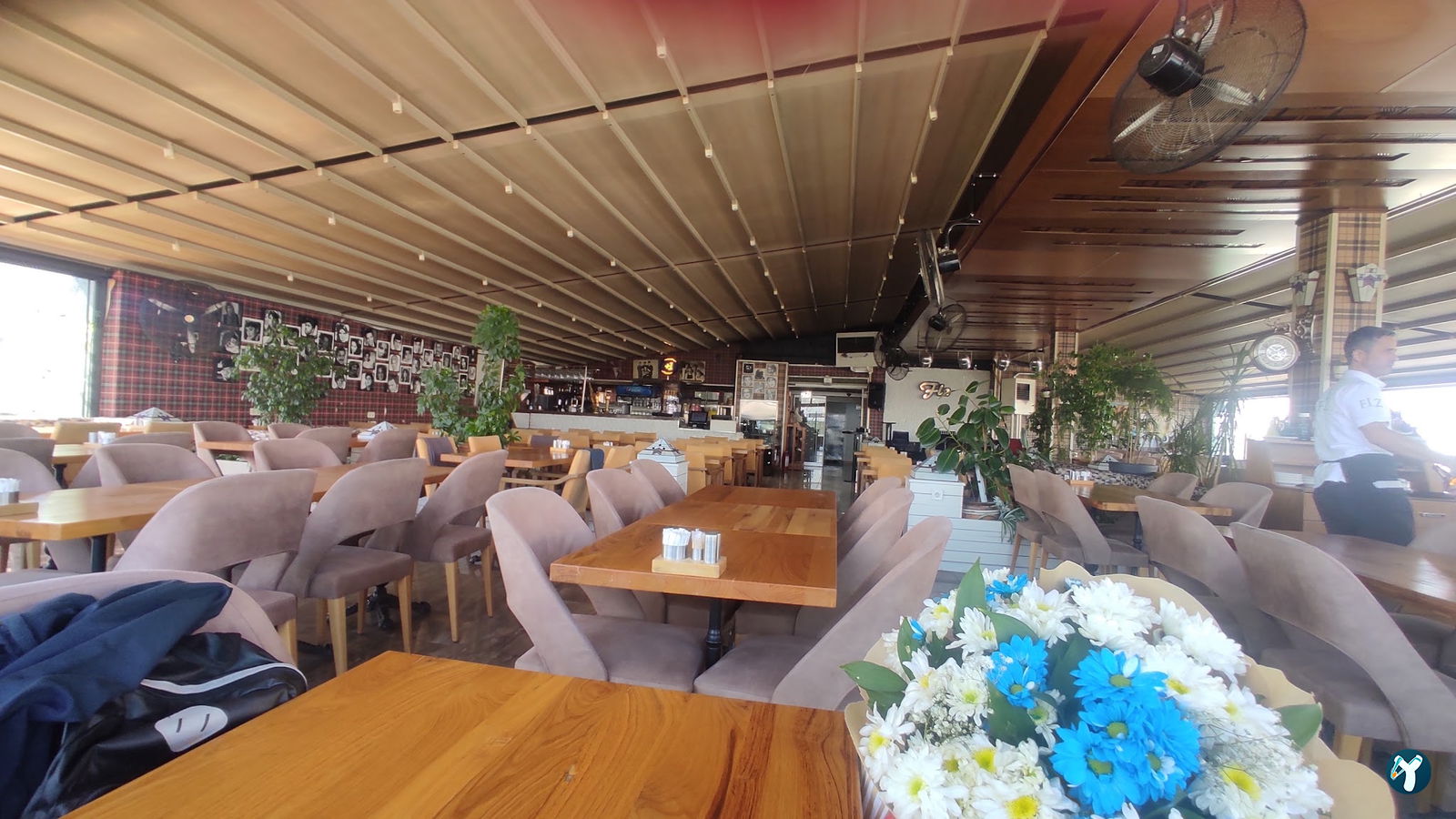 Flz Cafe & Restaurant
