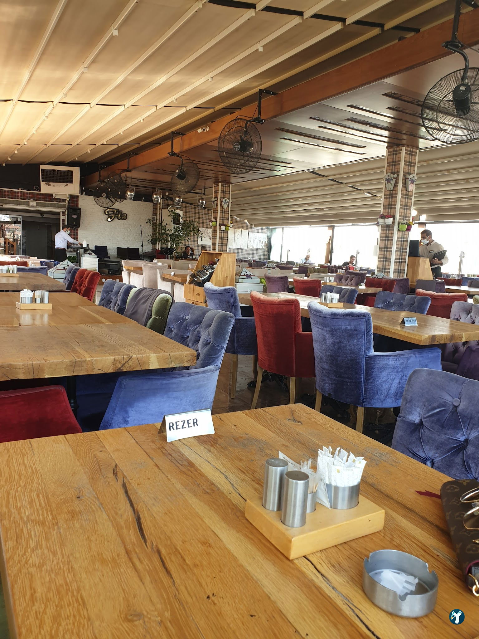 Flz Cafe & Restaurant