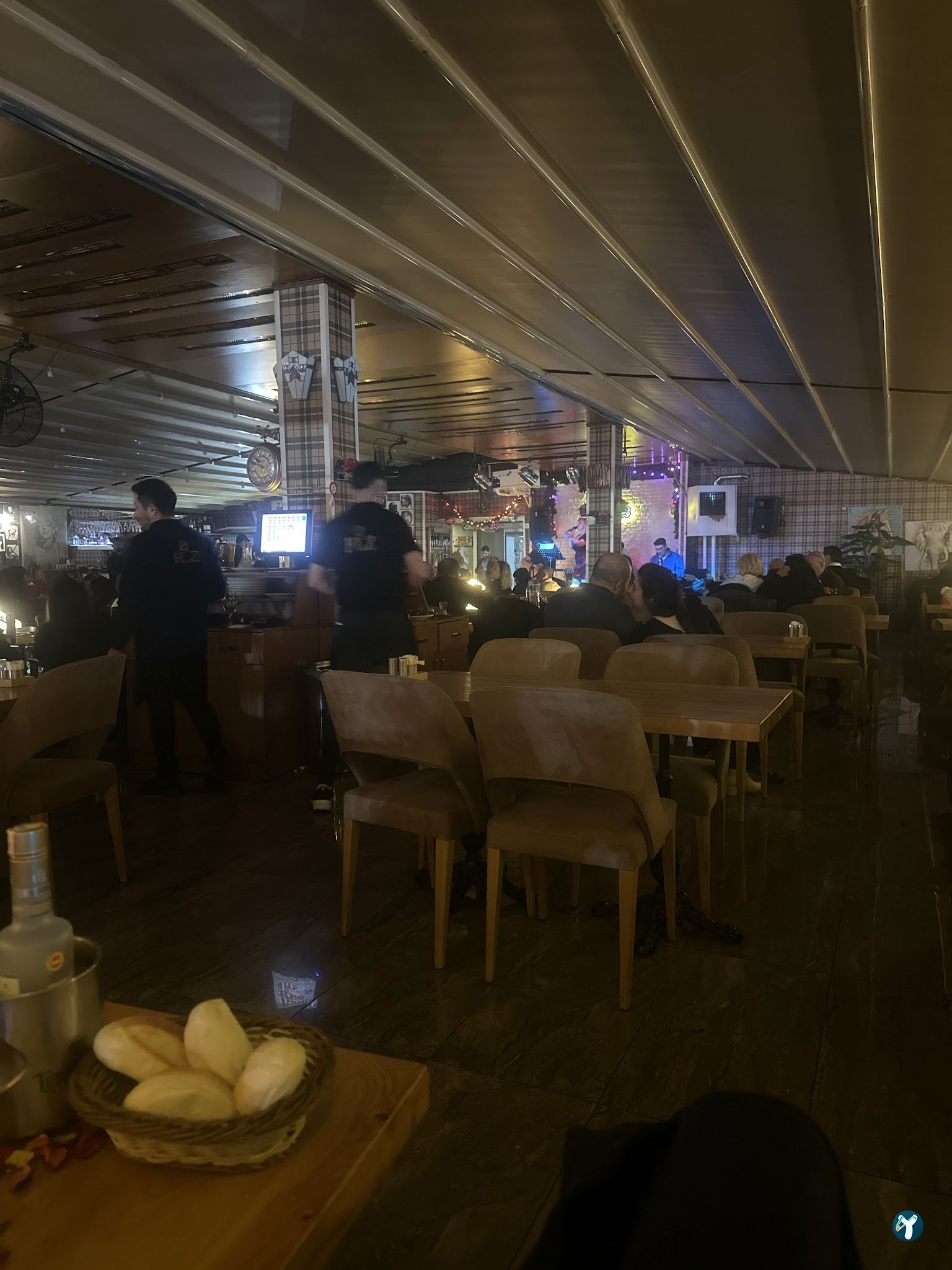 Flz Cafe & Restaurant