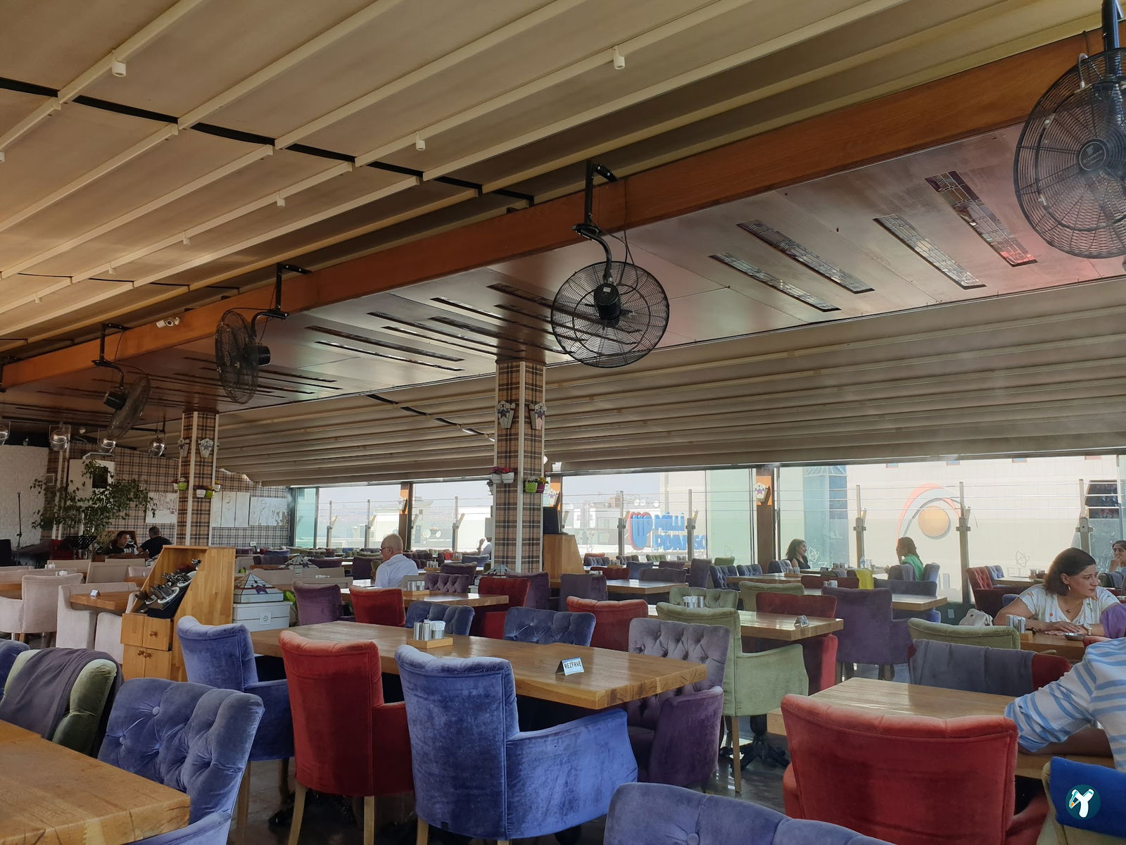 Flz Cafe & Restaurant