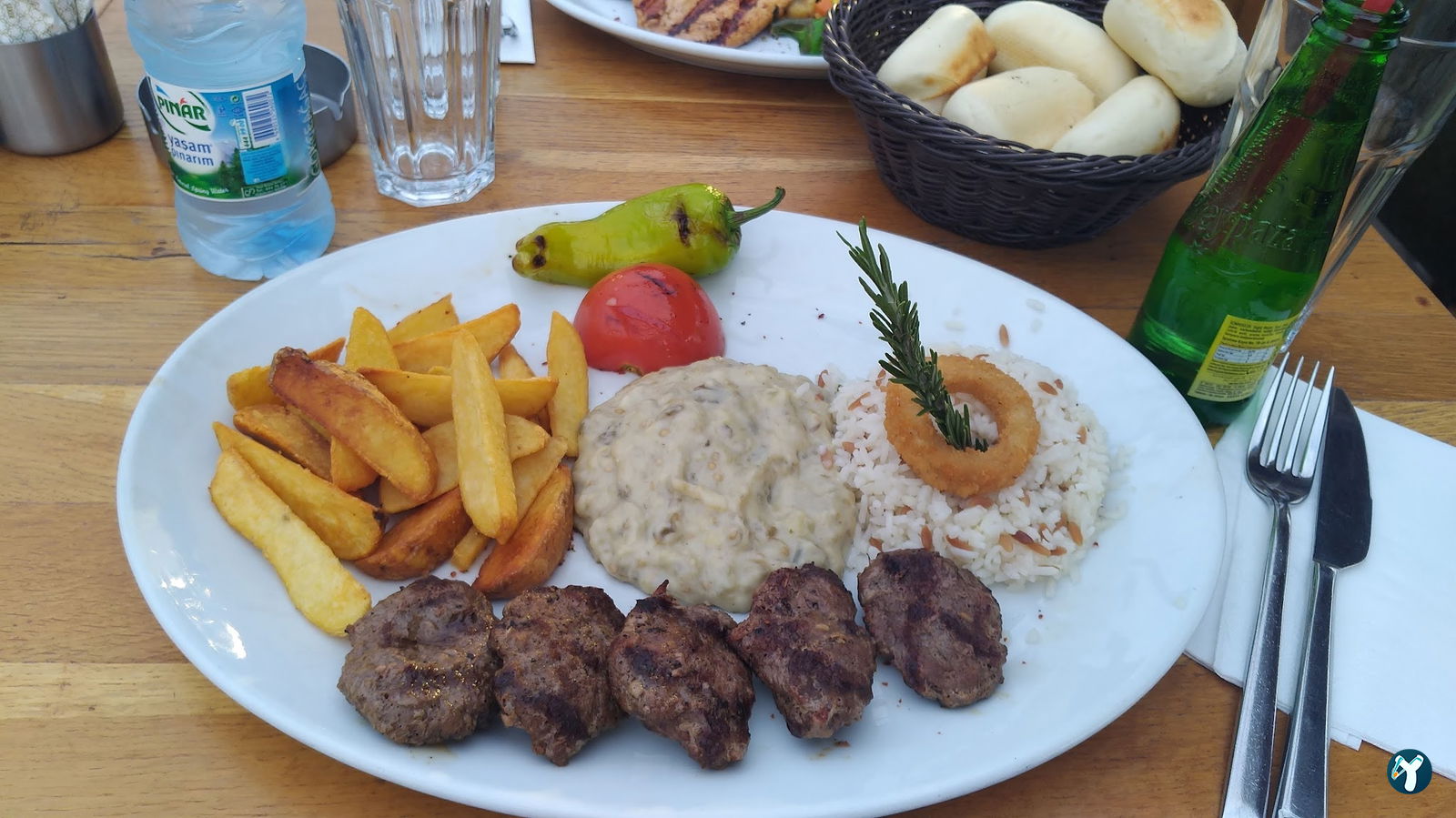 Flz Cafe & Restaurant