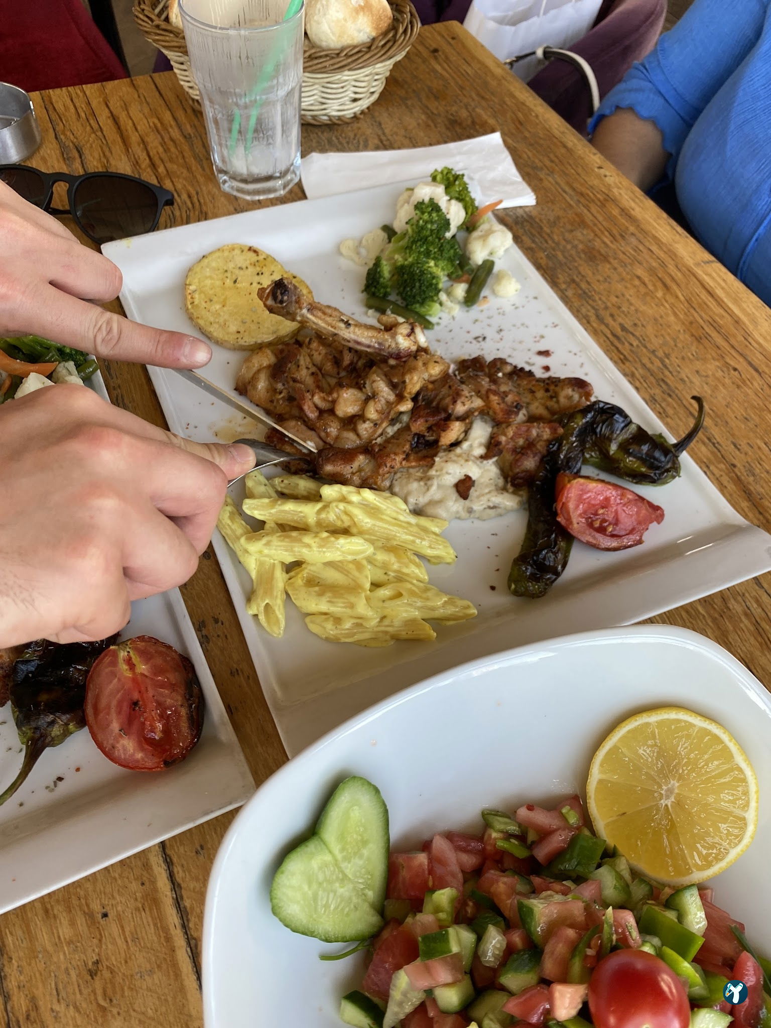 Flz Cafe & Restaurant