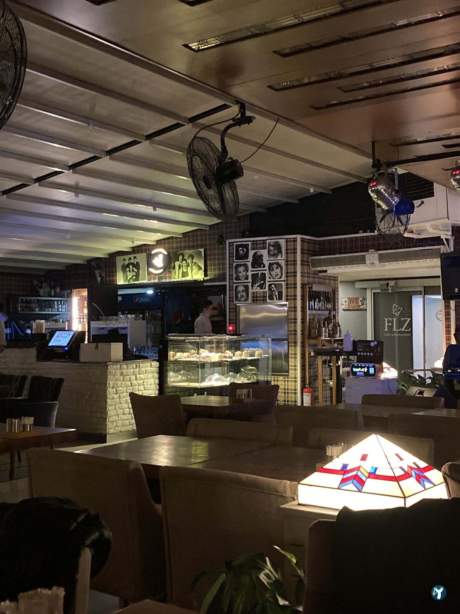 Flz Cafe & Restaurant
