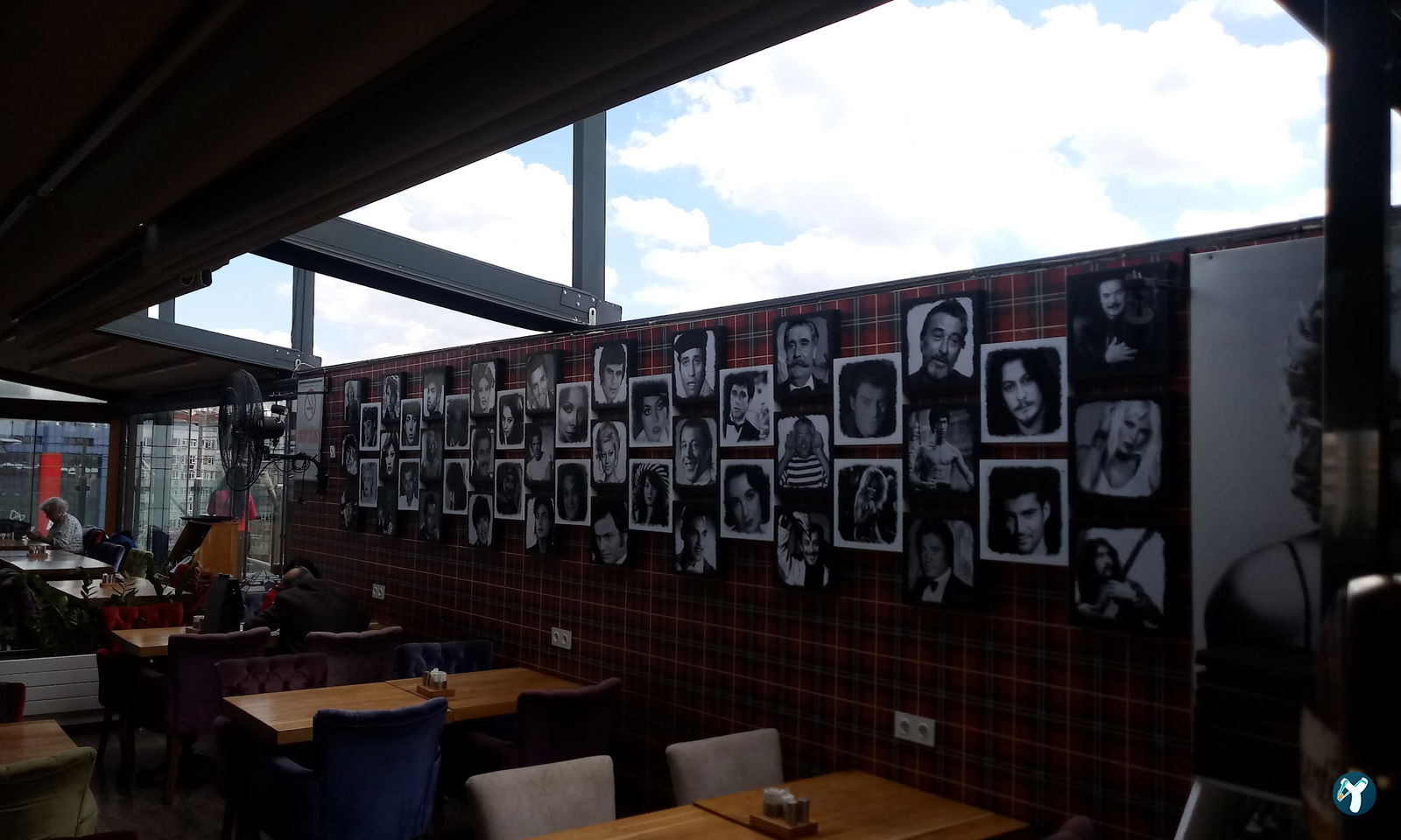 Flz Cafe & Restaurant