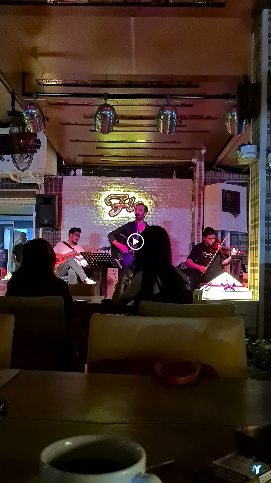 Flz Cafe & Restaurant