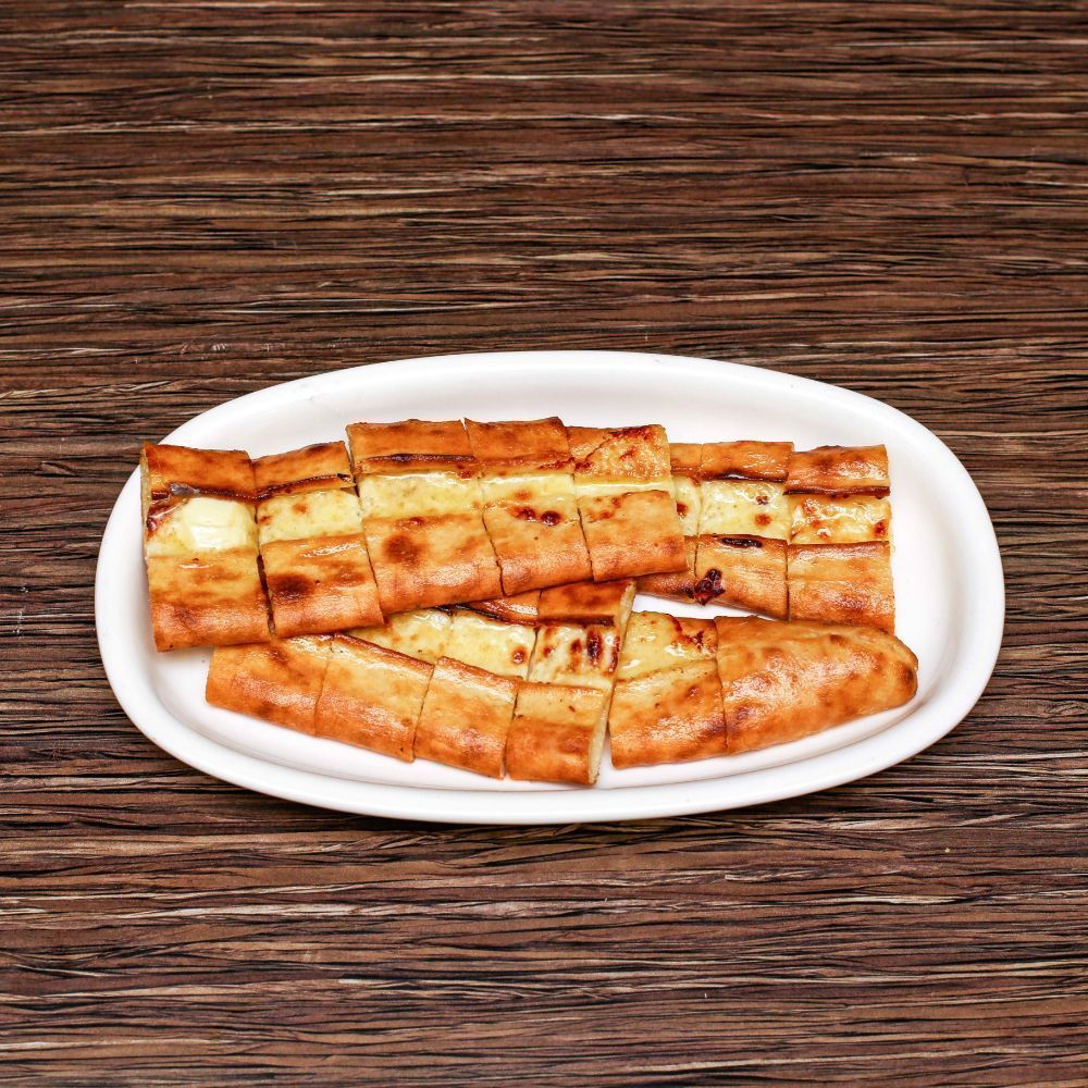 Domatesli Kaşarlı Pide