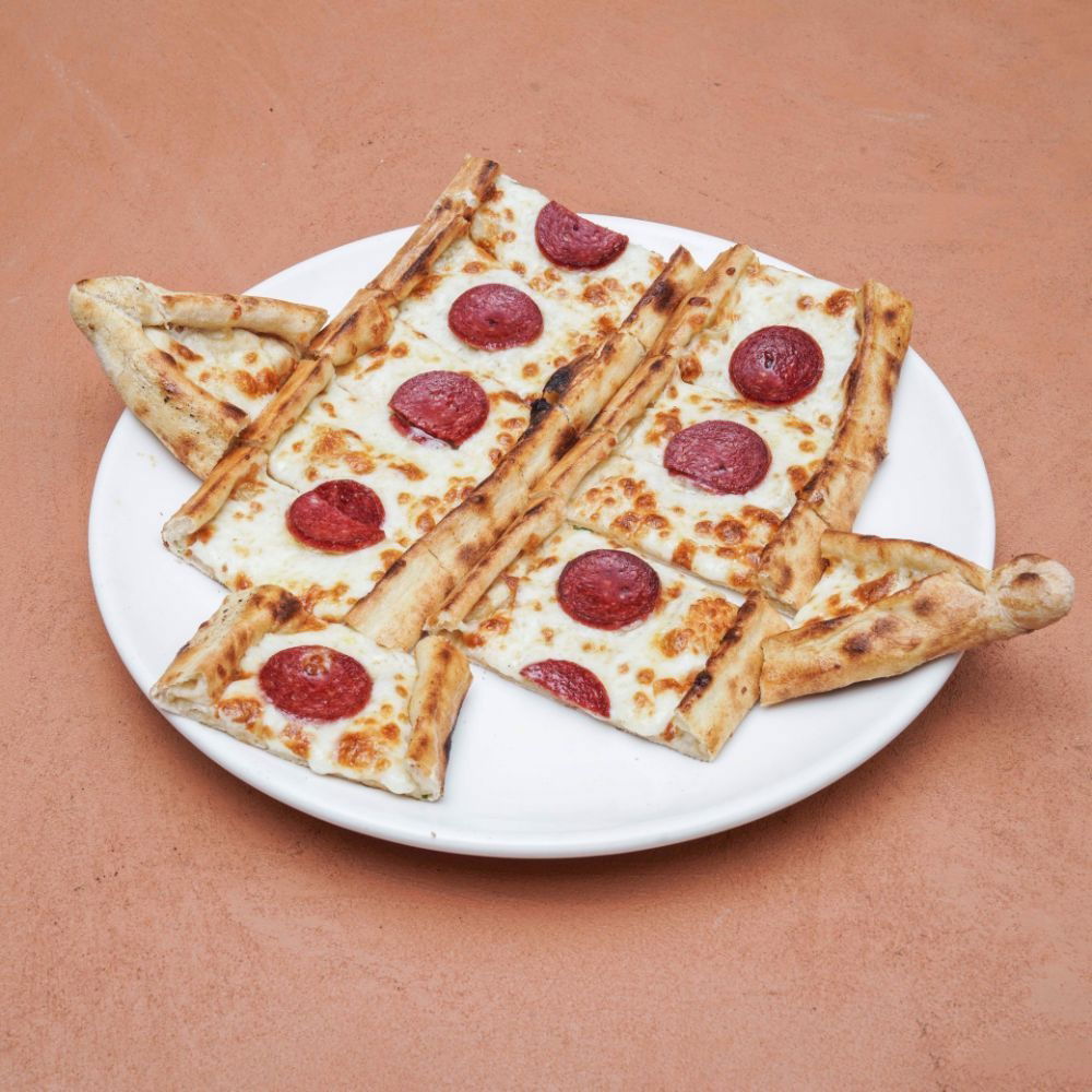 Sucuklu Yumurtalı Kaşarlı Pide