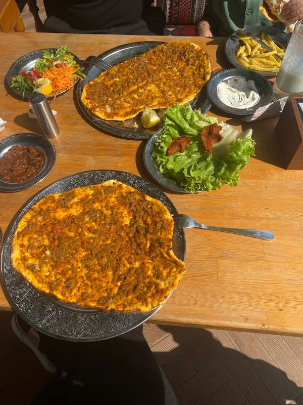 Mavera Cafe & Lounge