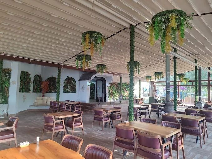 Mavera Cafe & Lounge