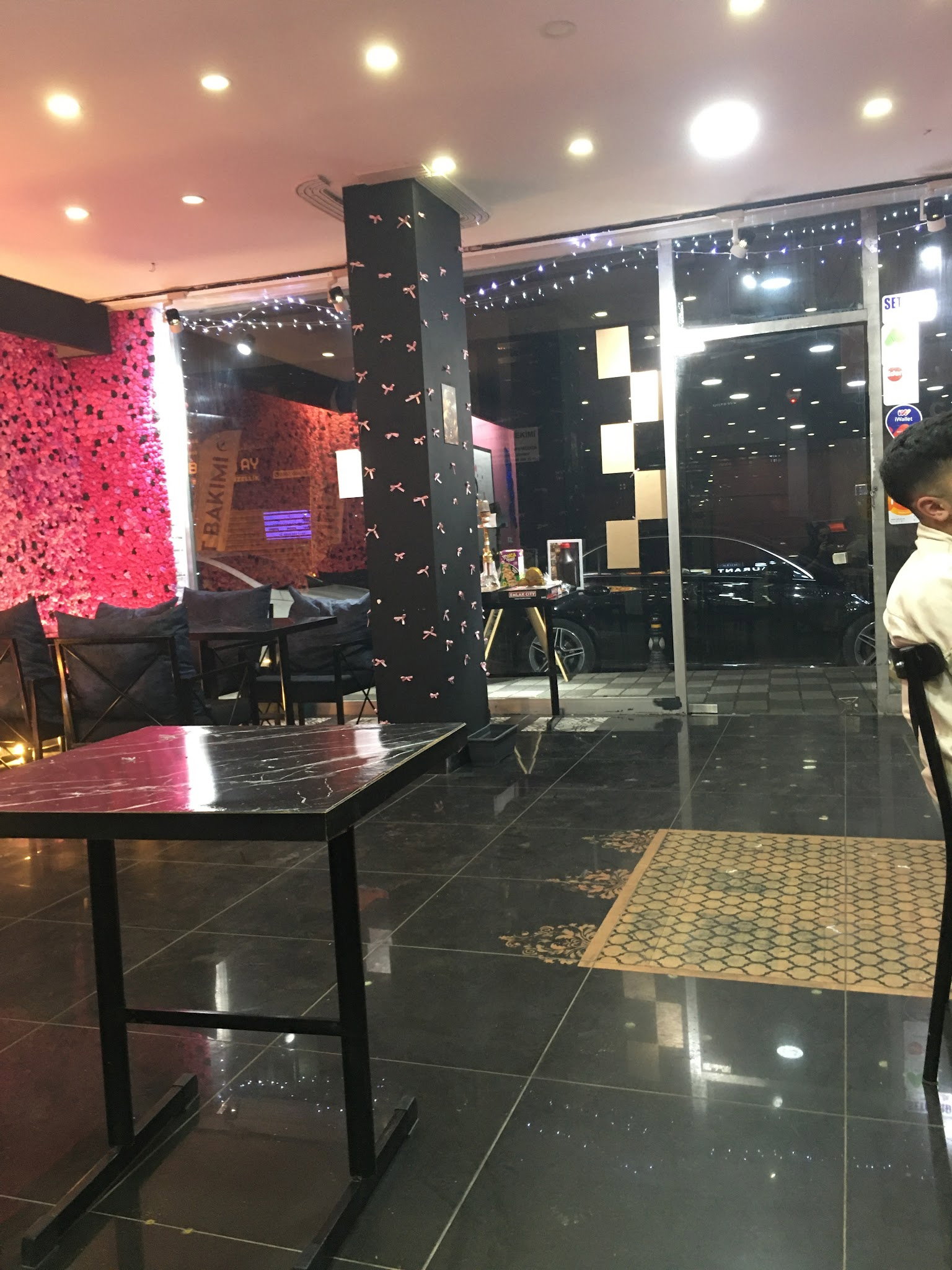 Nuis Cafe